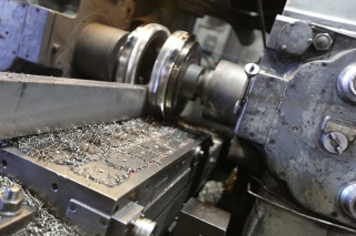 Machining Continuous Cast Iron vs. Steel